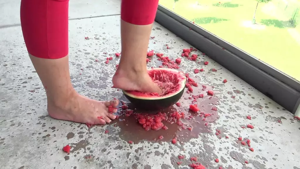 Женское доминирование в штанах для йоги