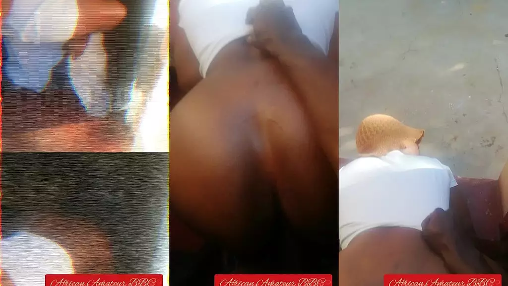 трахается возле двери, чтобы подышать свежим воздухом