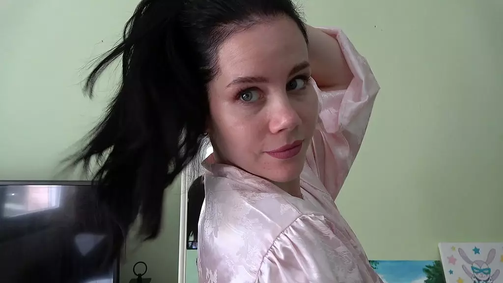 фетиш на волосы анны и черный дилдо в позе наездницы