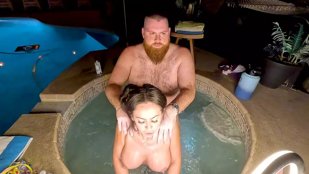 быстрый секс в джакузи с Kiki Klout WCA Productions