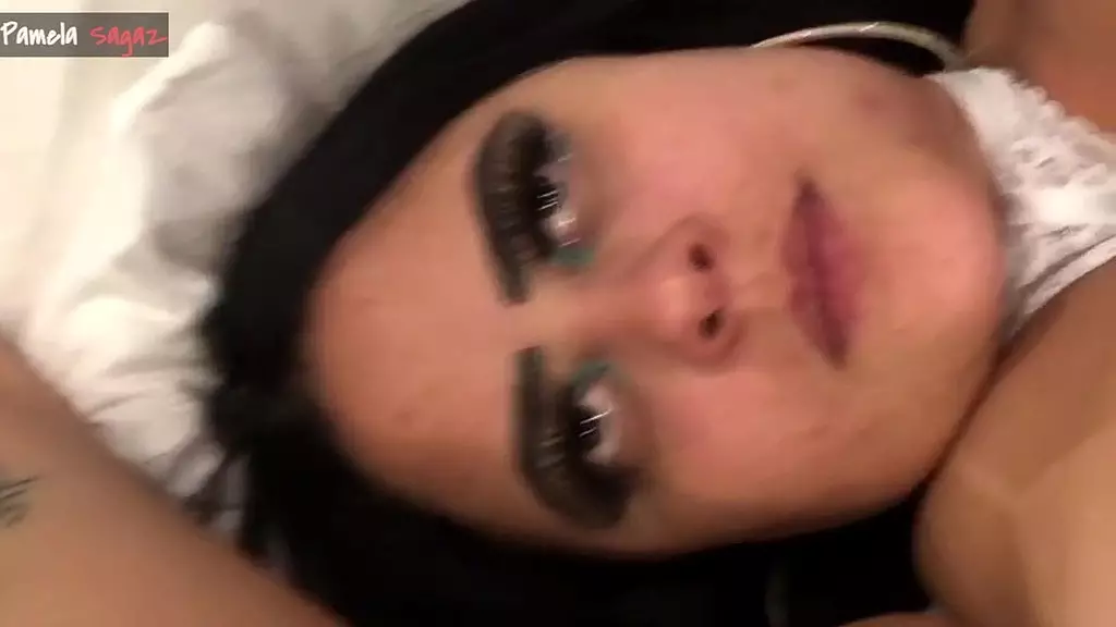 появляется моя задница, моя горячая задница