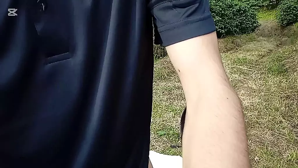 я мастурбировала на дороге посреди природы