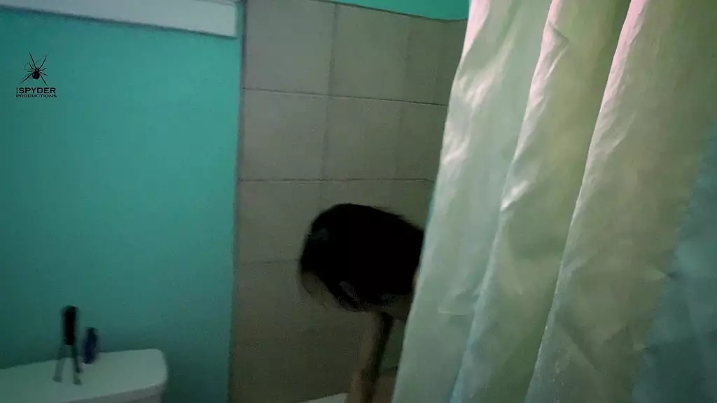 allidoll мирно ️ в душе, пока я ее не увидел