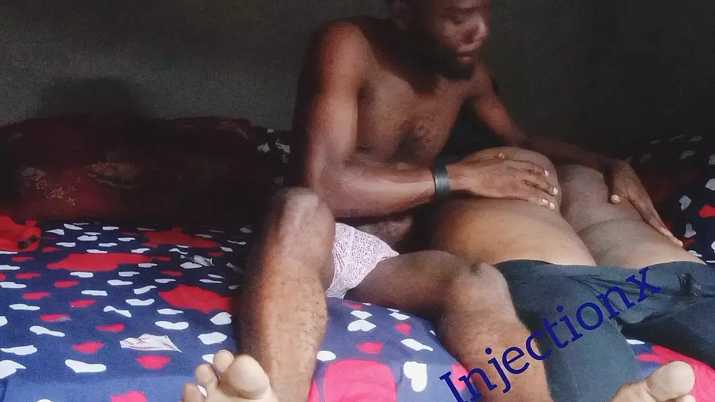 можете себе представить, как ее киска продолжает разговаривать с моим членом, когда я так сильно ее трахаю?