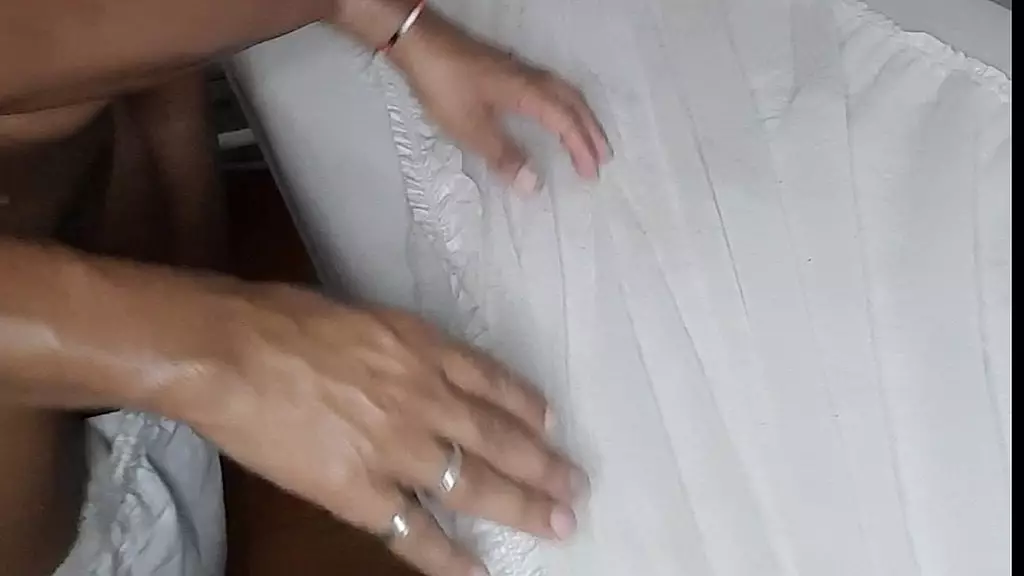 Era Somente Massagem mais o coroa casado nao aguentou, chupou meu pau e deu o cu