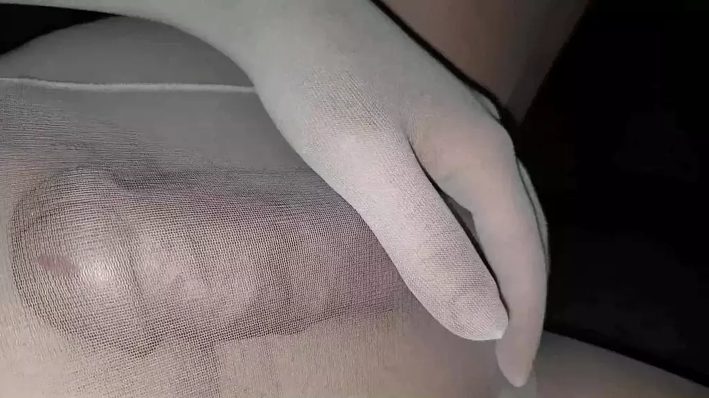 dani leg в белых колготках и сексуальных туфлях на высоких каблуках кончает сильно