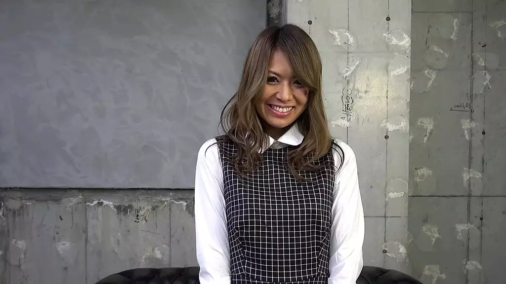 худая японская девушка-подросток разговаривает со стоящим сексом со стоящим на нецензурном кастинге jav