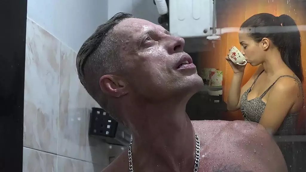 я мастурбирую, думаю, что моя дочь дома