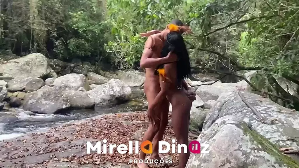 индия николли отстранилась, когда увидела индейские волосы, которые только что появились на амазонской флоре