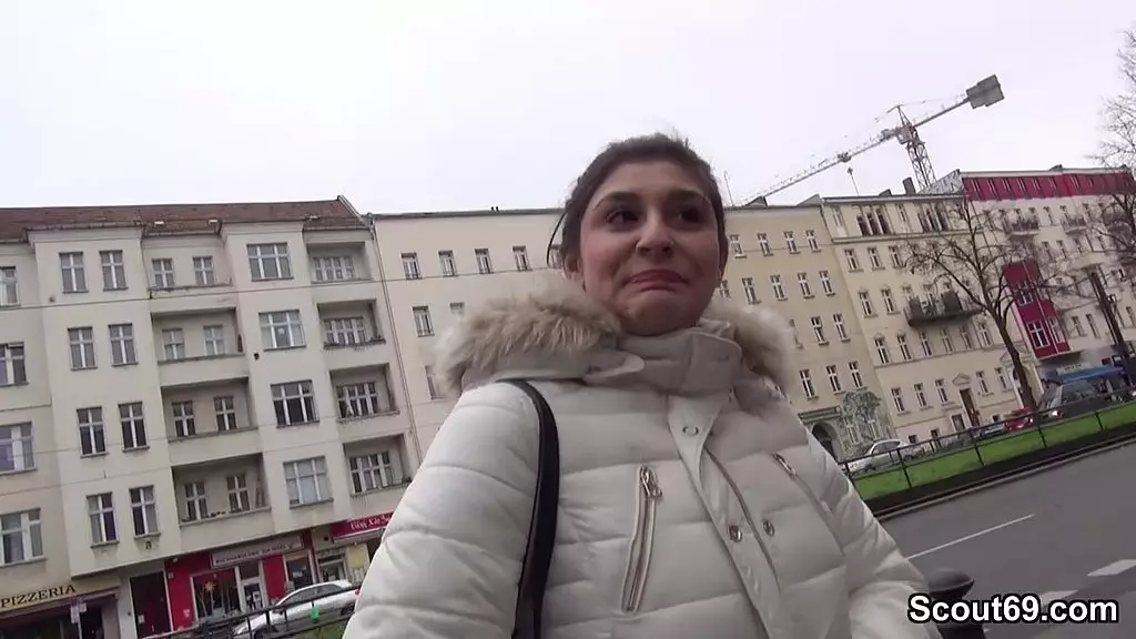 немецкий разведчик - 21-летняя пышнотелая девушка Джули Джонсон из Берлина обманом заставила меня трахнуться в ее собственной квартире
