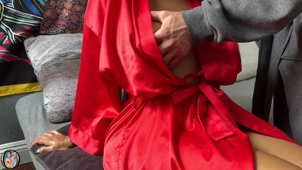 вылизывает Кристал Дэвис!