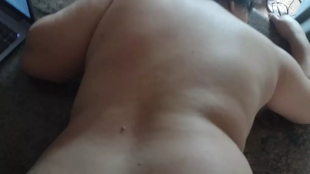 consolando a amiga depois da festa