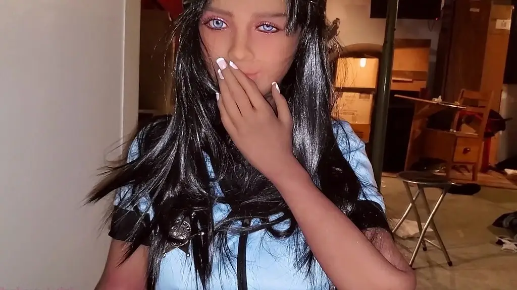 Полицейская кукла застигнута врасплох большим членом