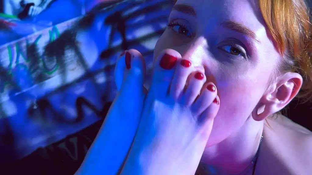 мои свежевыбритые ноги ждут поклонения