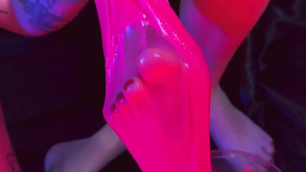 грязные игры со ступнями, которые возбудят тебя