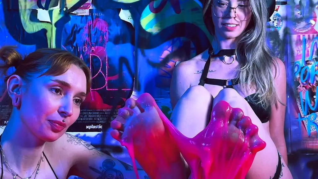 грязные игры с ногами, чтобы возбудить тебя