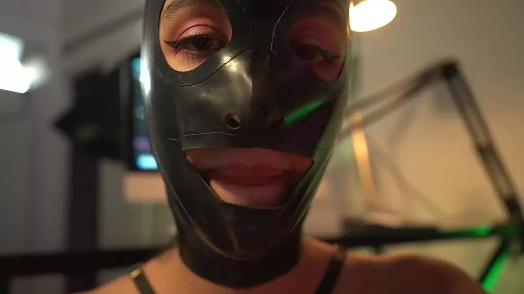 секс-видео fetichista con alice в кухне моего офиса