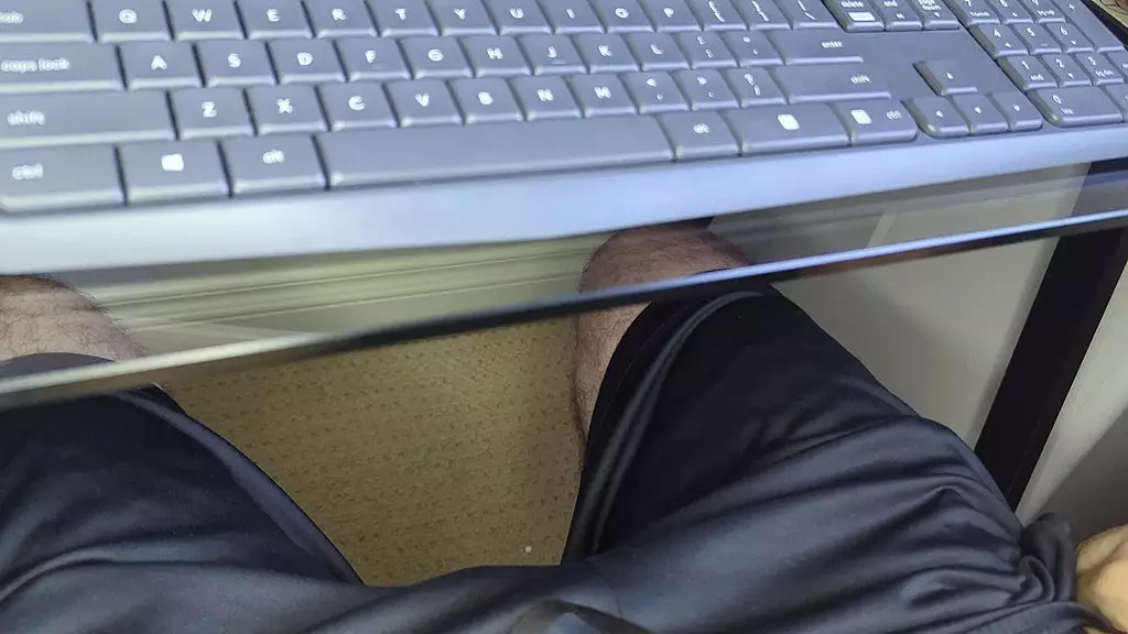 у меня есть перерыв, чтобы подрочить, пока я работаю из дома