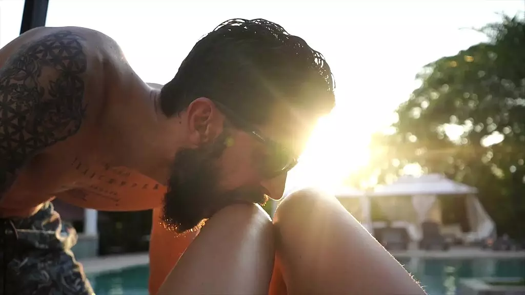 дикий секс, путешествие по миру, чтобы стать миллионерами