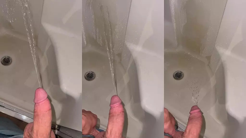 жестко писает?