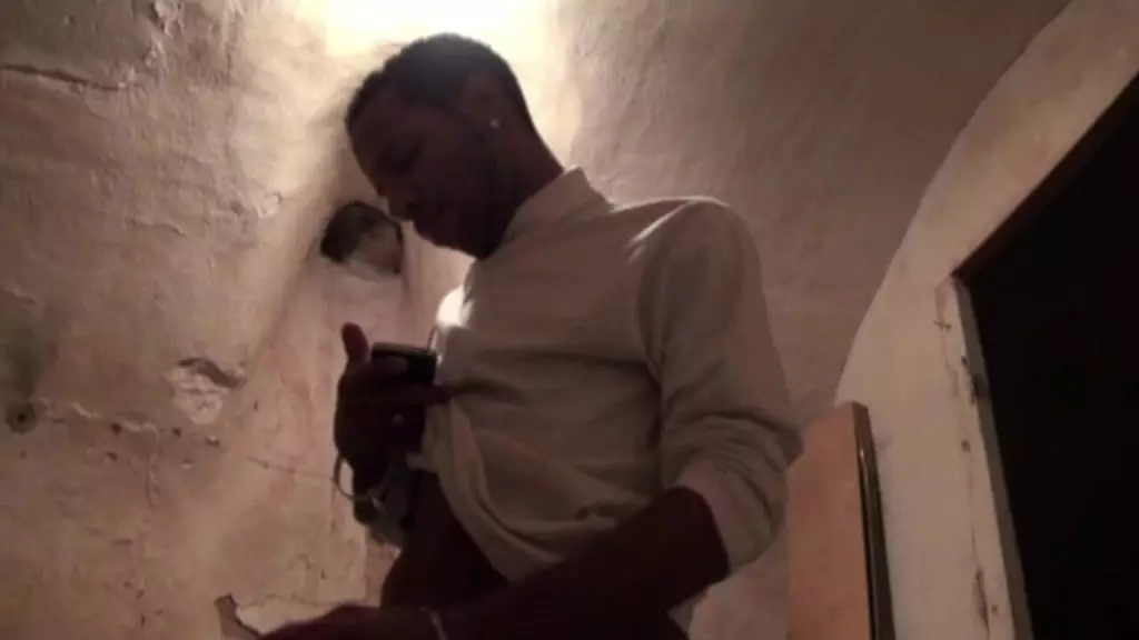 3 насмешника в беге использует большой черный член