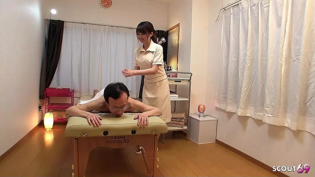 секс старых и молодых без цензуры в японском массажном салоне с худым подростком
