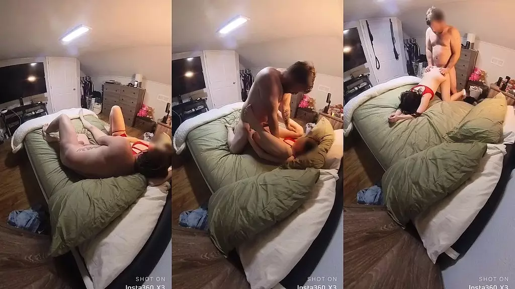 непослушная соседка приходит в красном наряде