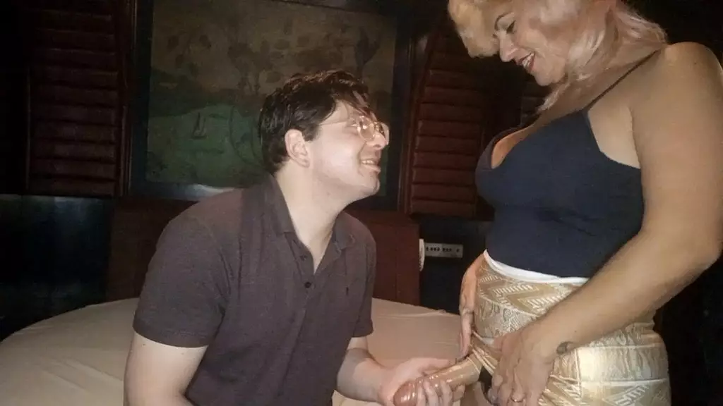 Чарли о ботаник нао пришел в маму как deu o cu gostoso