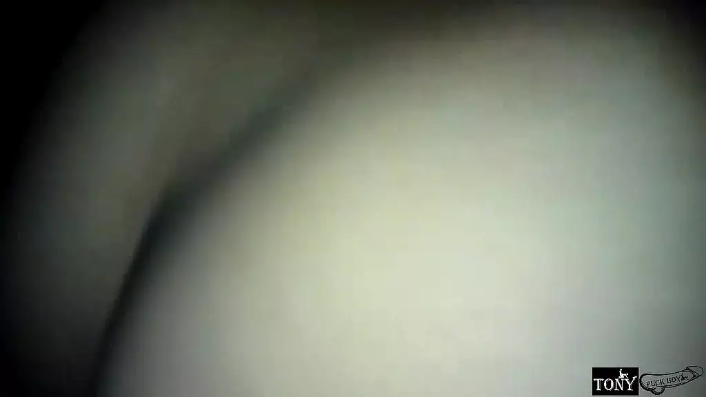 не входит в её аппетитную задницу, но член ей нужен, чтобы подарить мне несколько сердец