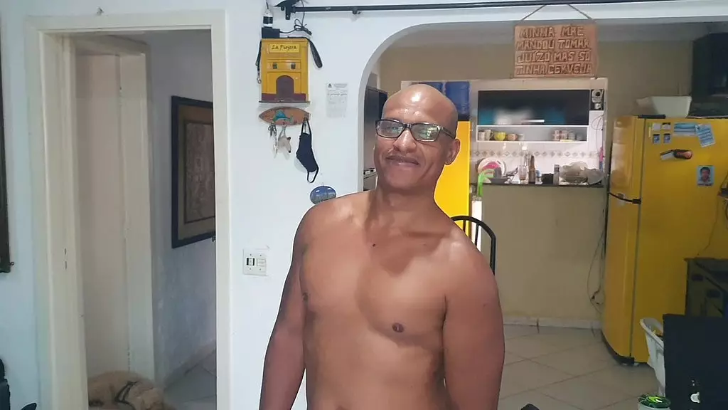 ее обожают разные мужики, похожие на пинто, но не лихо, а пати бумбум с талесом миллионом алексом лимой