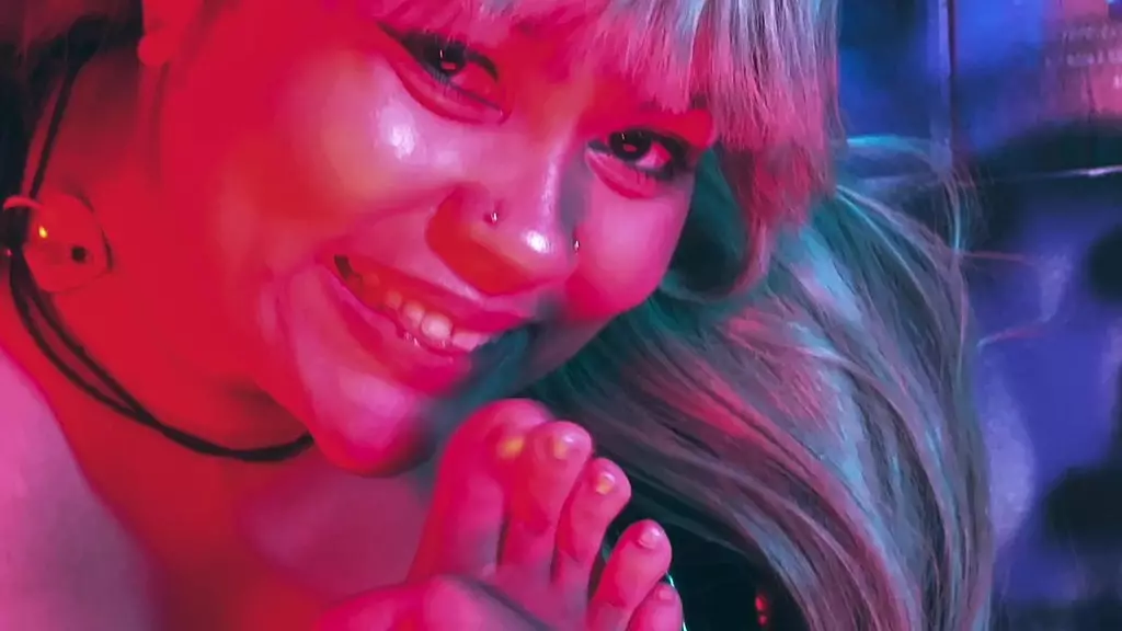 morrigan and the substance - латекс, набивка колготок и фетиш на ноги