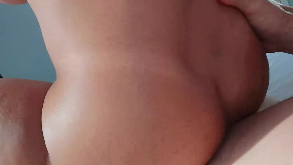 анальное зияние для миниатюрной шлюшки