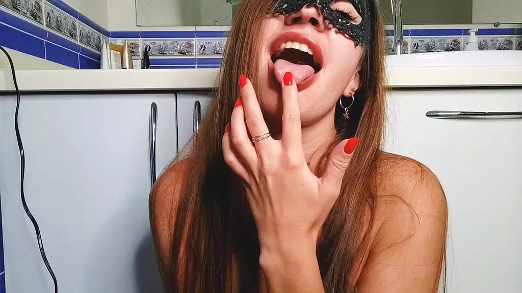 девушка, которая трахается во все дырки