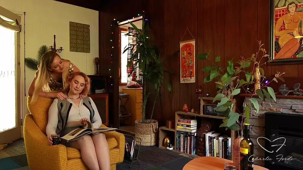 Чарли Форд и Ким кончают! только постарайся не кончать слишком быстро!