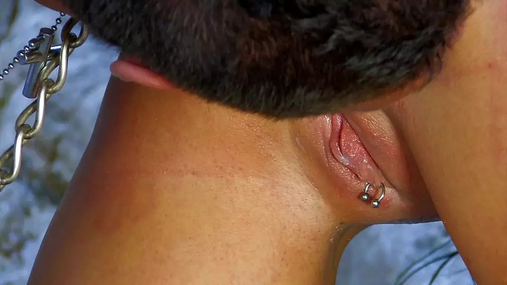 Оливия Уинтерс любит скакать на большом черном члене и принимать его сперму в свою пизду