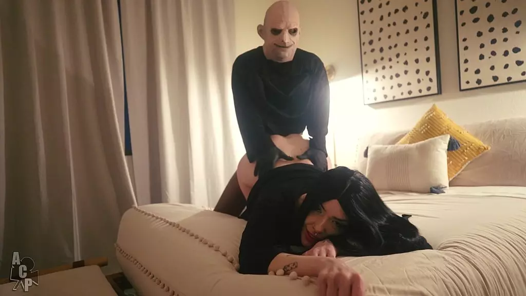 ремейк «Семейки Аддамс», киска Мортиши, уничтоженная дядей Фестером