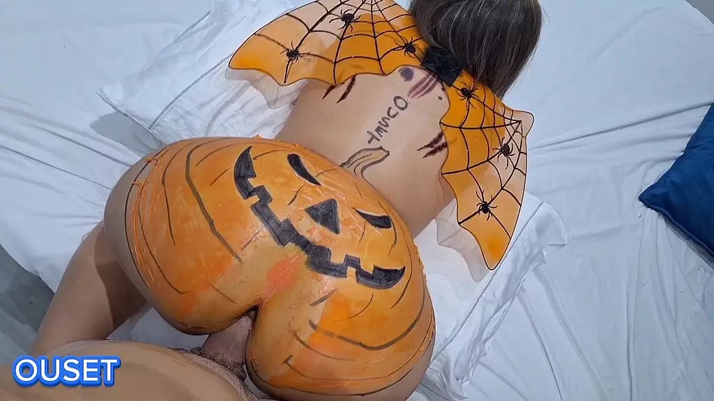 el culo grande de mi hermanastra no me dejaba mirmir (special halloween)