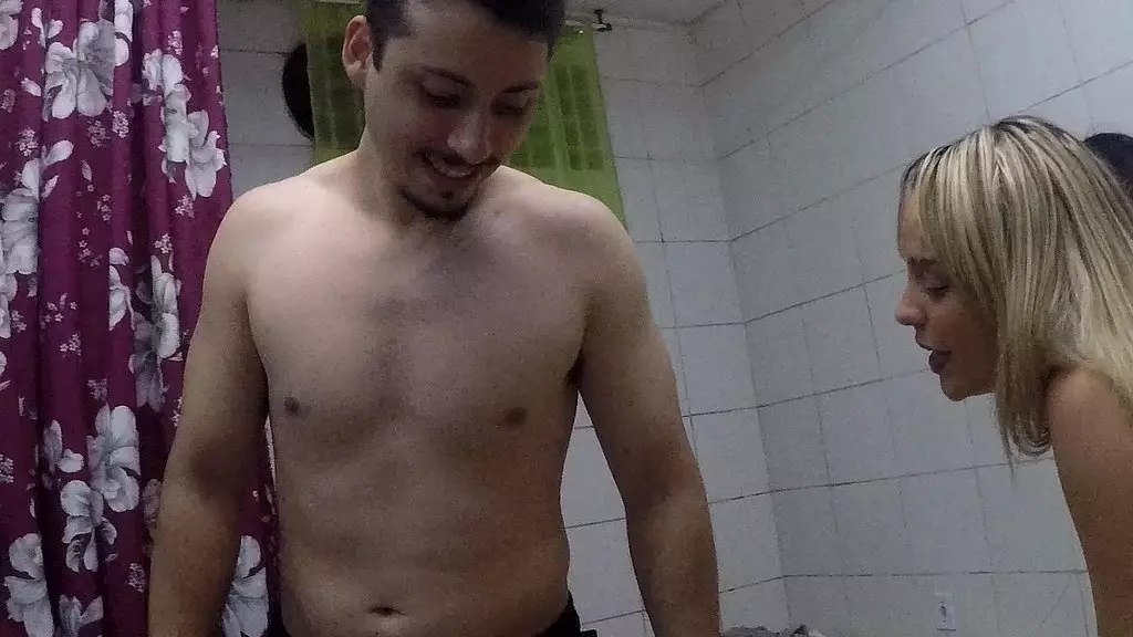 loira fez um menage com a coroa eo novinho