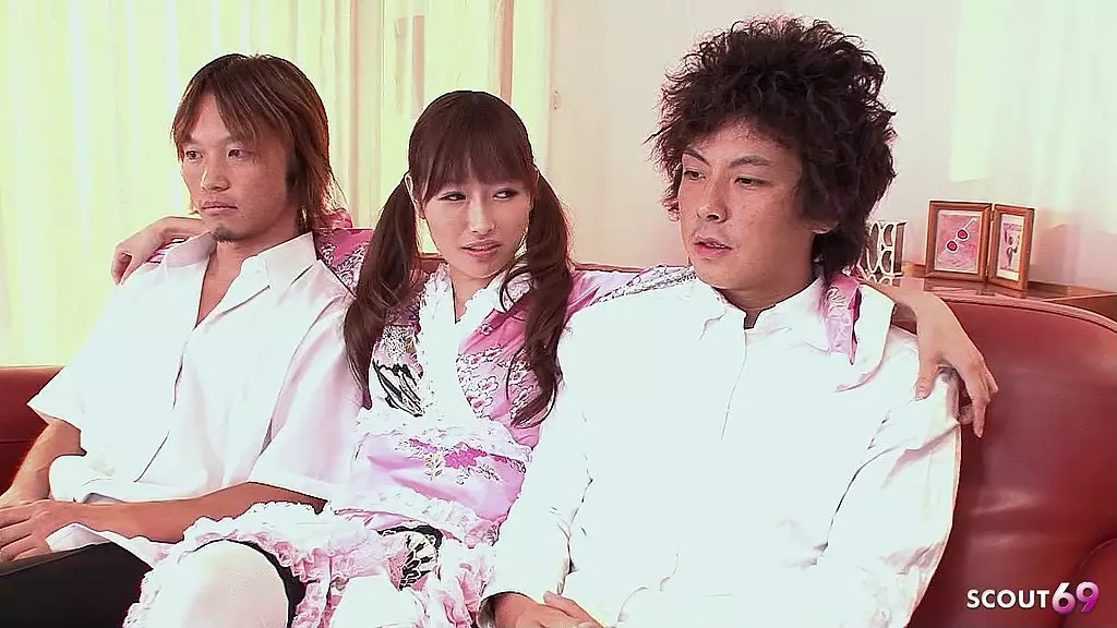 миниатюрная японская сводная сестра соблазняет своего одноклассника на небрежный минет в неотцензурном порно jav