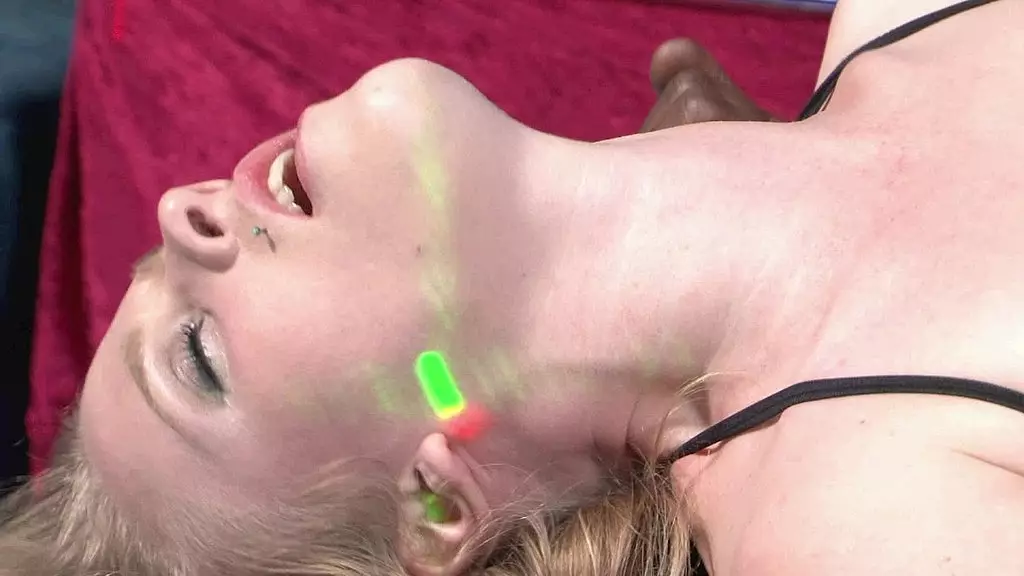 тейлор рейн трахается в задницу с чейн коллинз