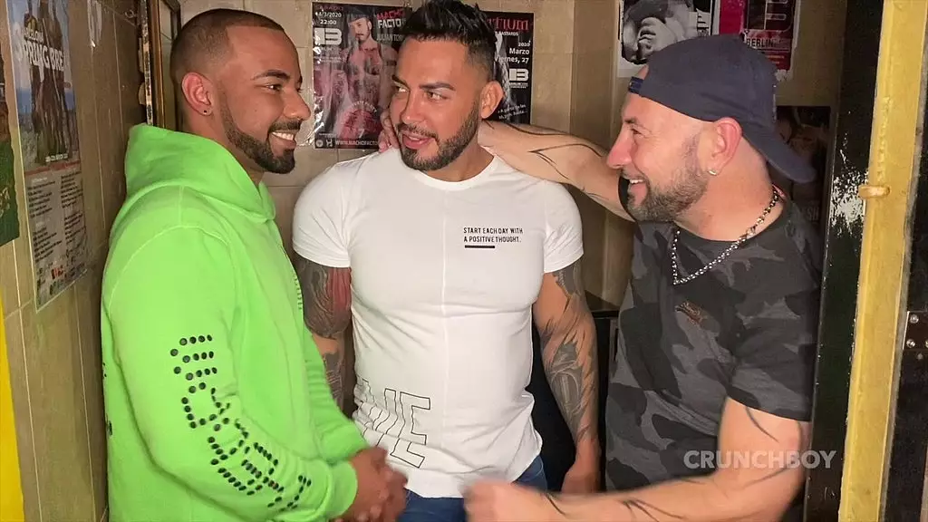 4158 младшего мендеса грубо трахает виктор ром