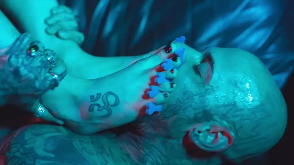 богиня ник знает, как дразнить любителя ног