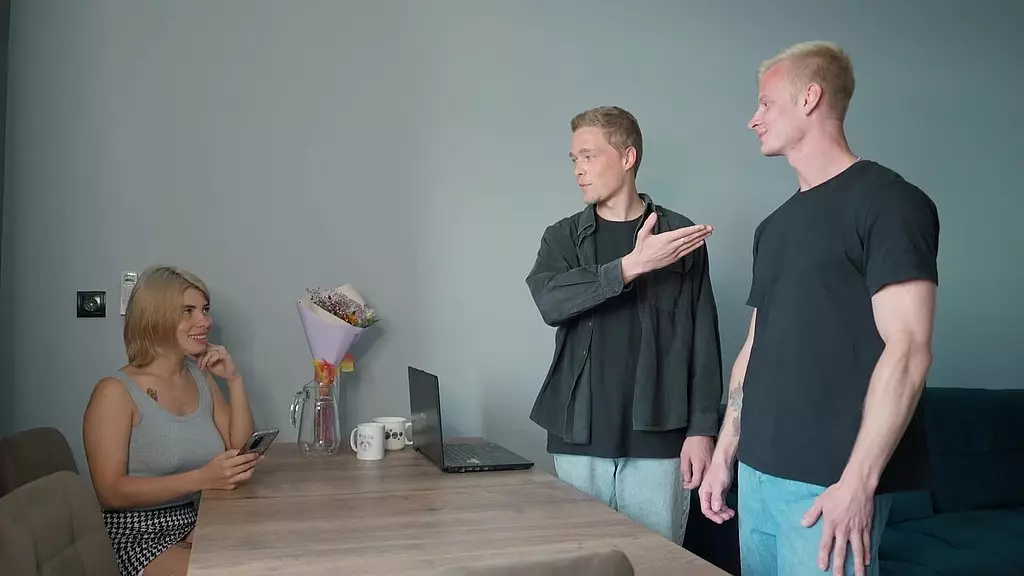 что? он трахнул ее за моей спиной, когда я не смотрел!