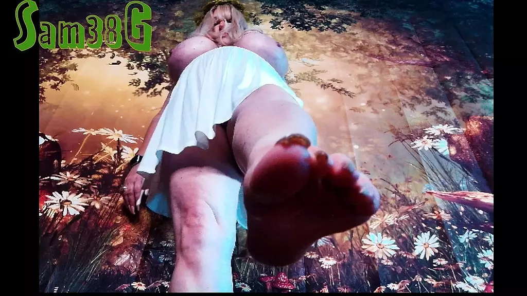 босоногая богиня и великанша sam38g