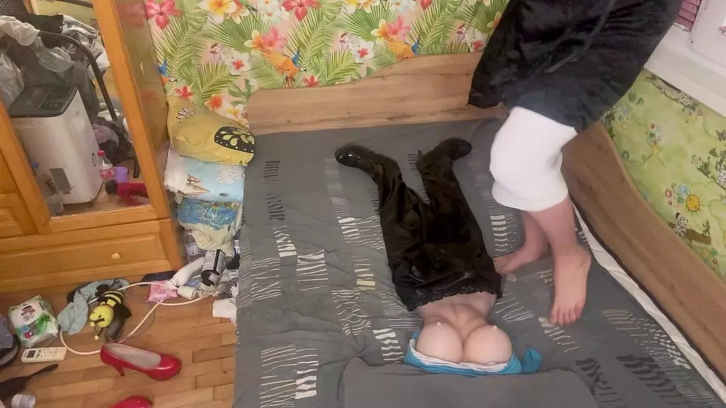 королева в ступнях в хиджабе, танцы, минет и дрочка, глава 2