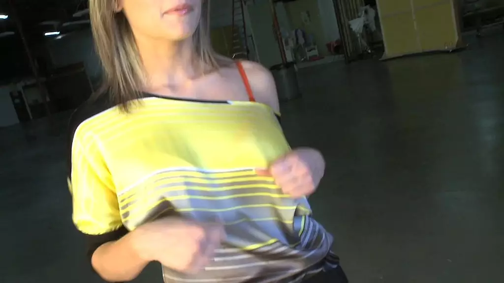 шайенн купер принимает большой член глубоко в свою киску