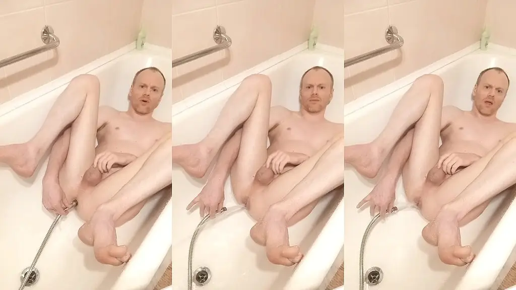 lanatuls aka sergay fag - deep anal cleaning in bath with water. хочешь меня выебать - пиши в тг moscowfaggot.