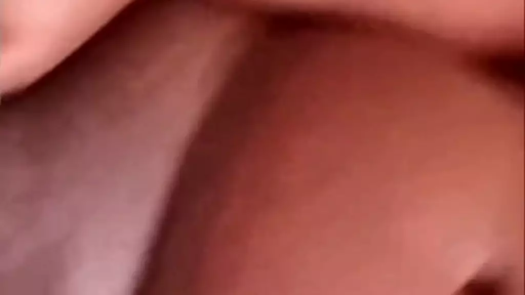 смотри, как я играю со своим толстым клитором