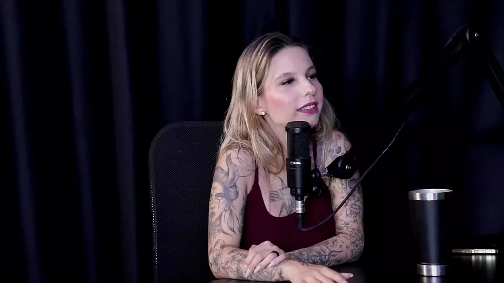 двух мест, где вы можете увидеть свои любимые вещи, вместе с пейтос-де-фора, где вы можете сделать это, исключив видео, снятое или сделанное вами, и получите опыт без пижамы - naty varga (прозрачный/красный)