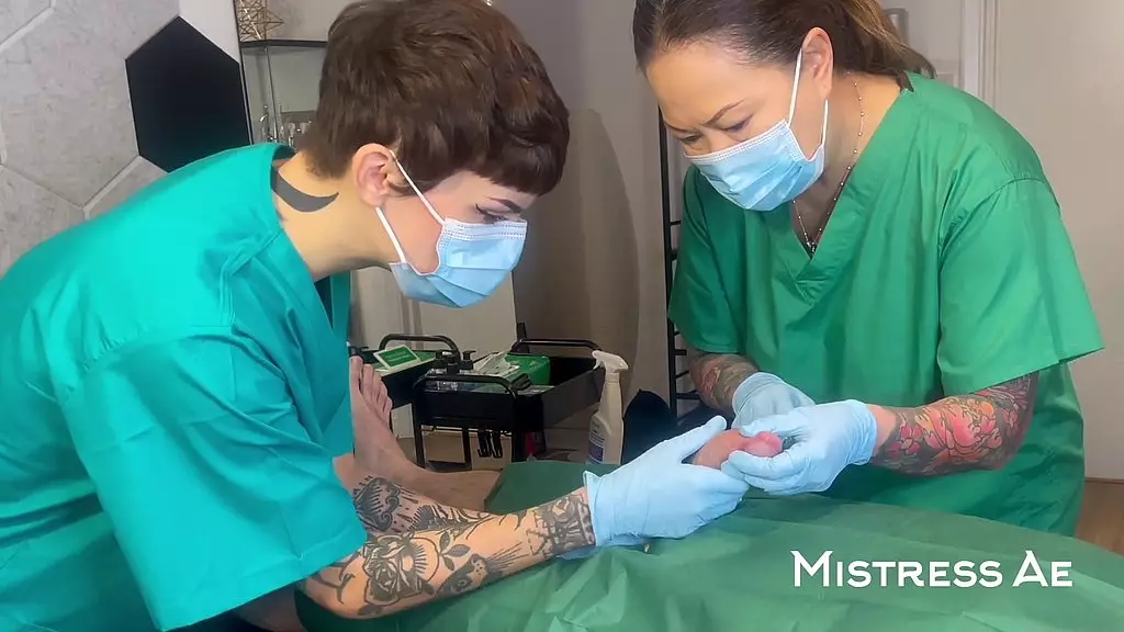 двойной доминантный медфет, звучащий осмотр и лечение с мадам Ли Ин и нашей пациенткой